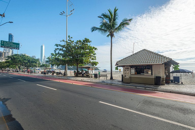 ITNC024- Apê com 4 quartos na Av. Atlântica de BC