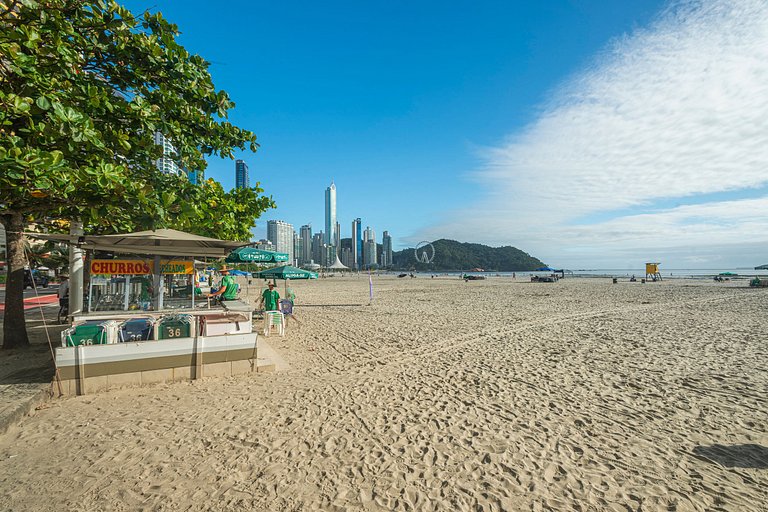 ITNC024- Apê com 4 quartos na Av. Atlântica de BC