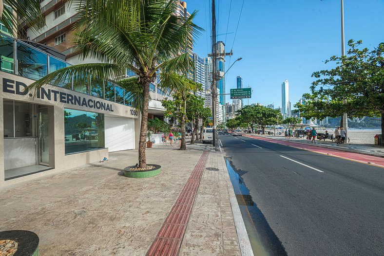 ITNC071- Alto padrão frente ao mar recém reformado